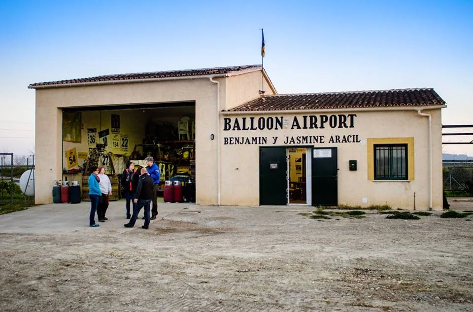 Vorbereitete Ballons auf dem Startgelände von Mallorca Balloons